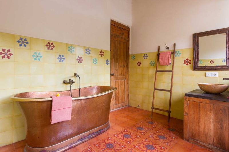 Copper bathtub in the Passion Flower Suite bathroom