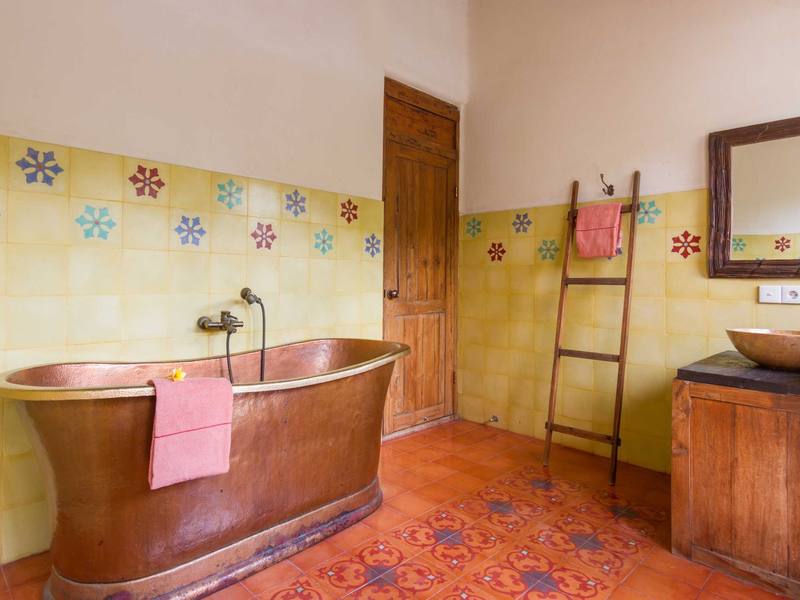 Copper bathtub in the Passion Flower Suite bathroom