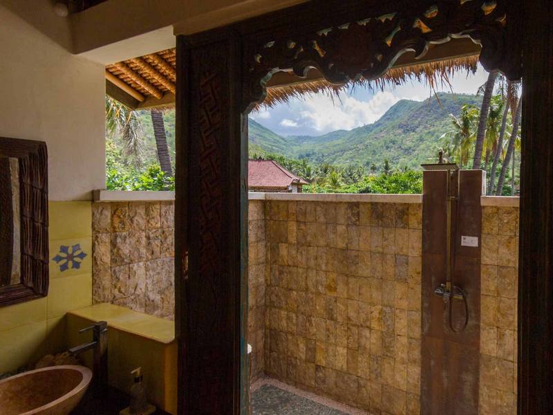 Outdoor shower with a mountain view in the Perfumed Garden