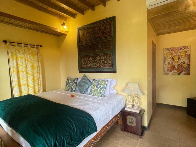 Lower-level bedroom of Sari Sunrise Villa with a king-size bed